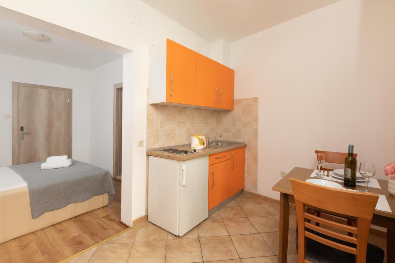 Apartments Petrovic Makarska Exterior photo