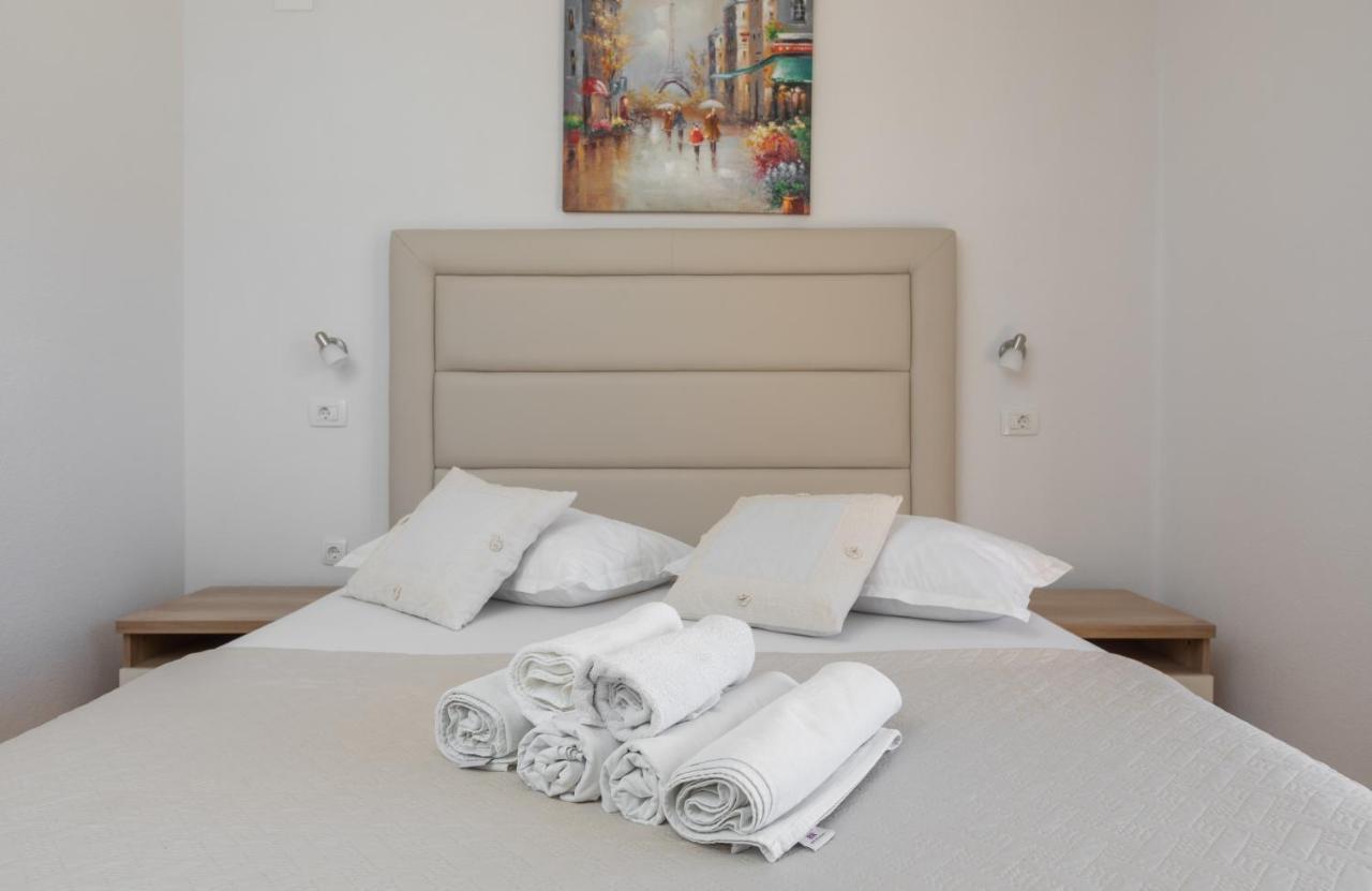 Apartments Petrovic Makarska Exterior photo