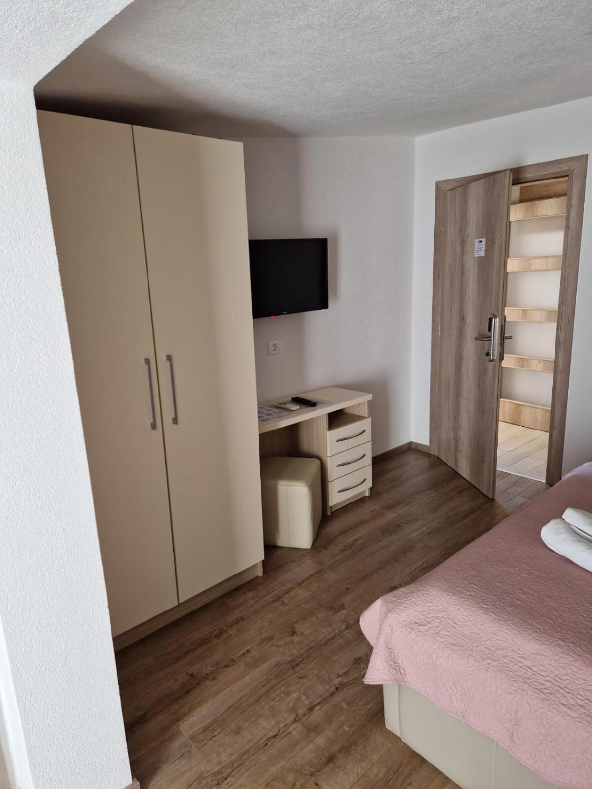 Apartments Petrovic Makarska Exterior photo
